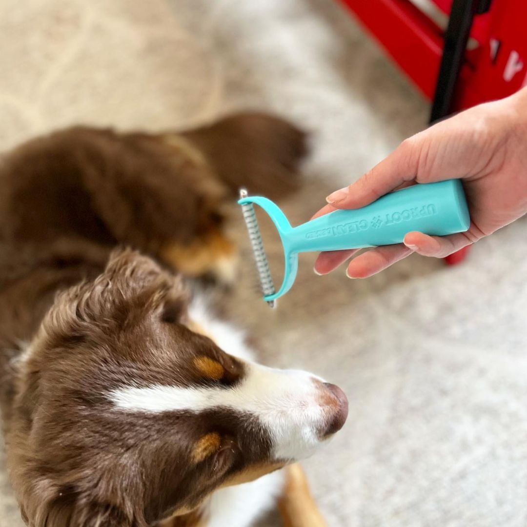 Uproot Cat and Dog Deshedder